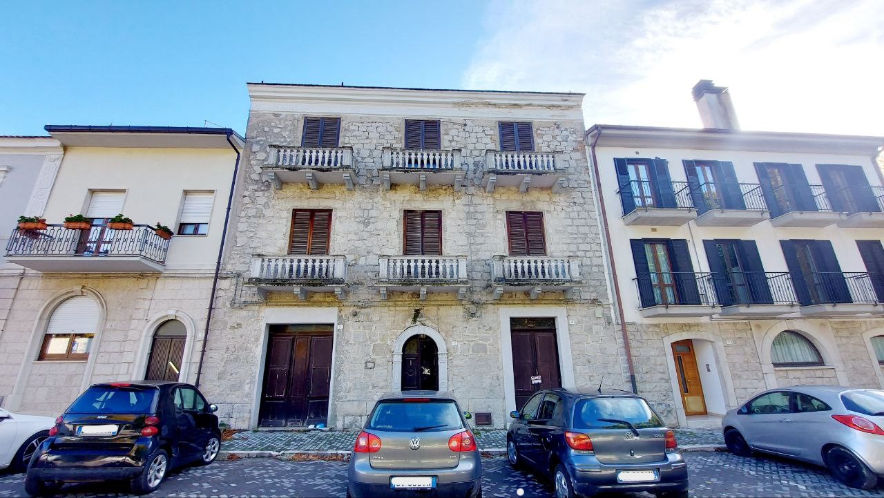 Palazzo storico in centro di Carpinone